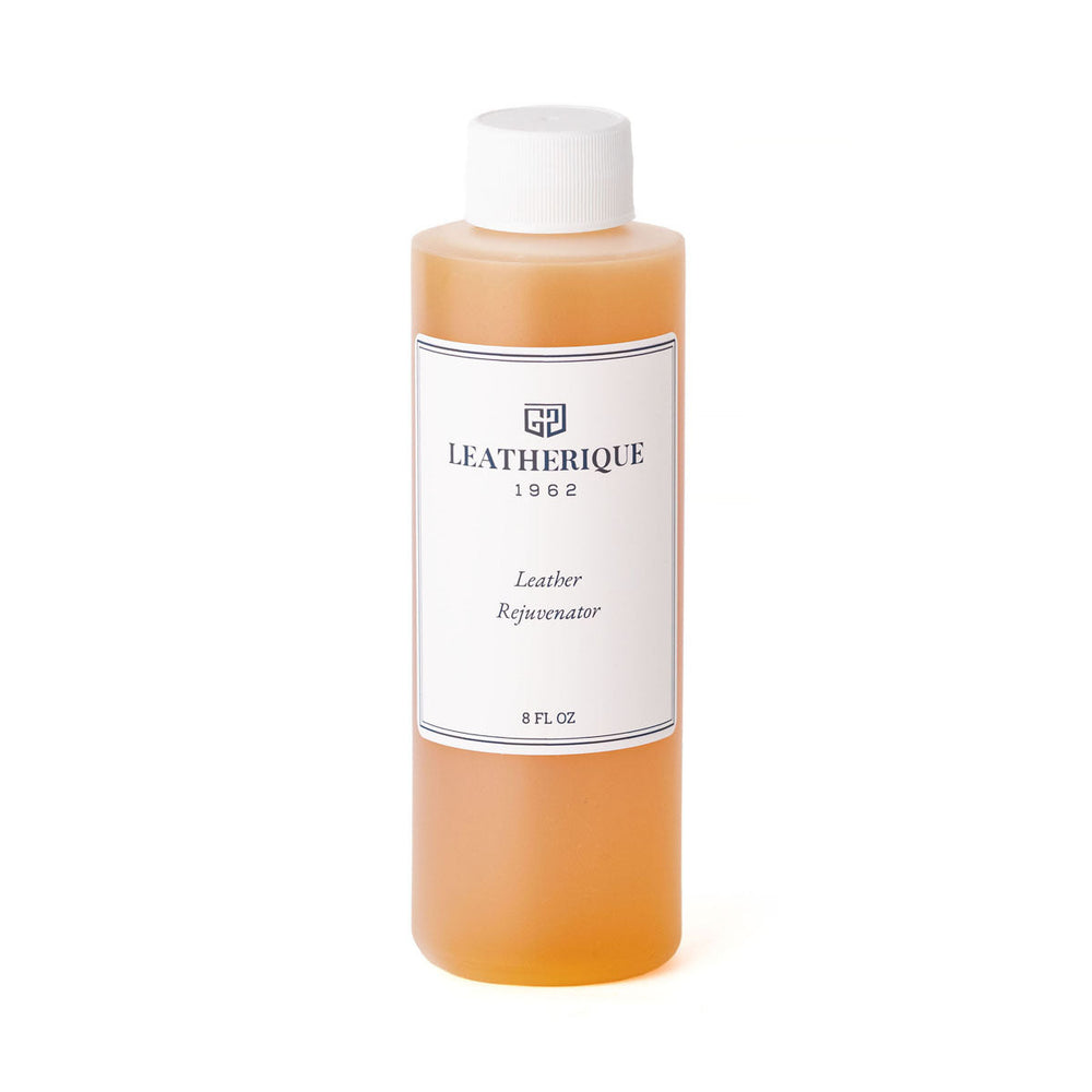 Butelka Leatherique Rejuvenator Oil o pojemności 236 ml (8 oz) na białym tle, etykieta z logo marki i oznaczeniem 8 FL OZ