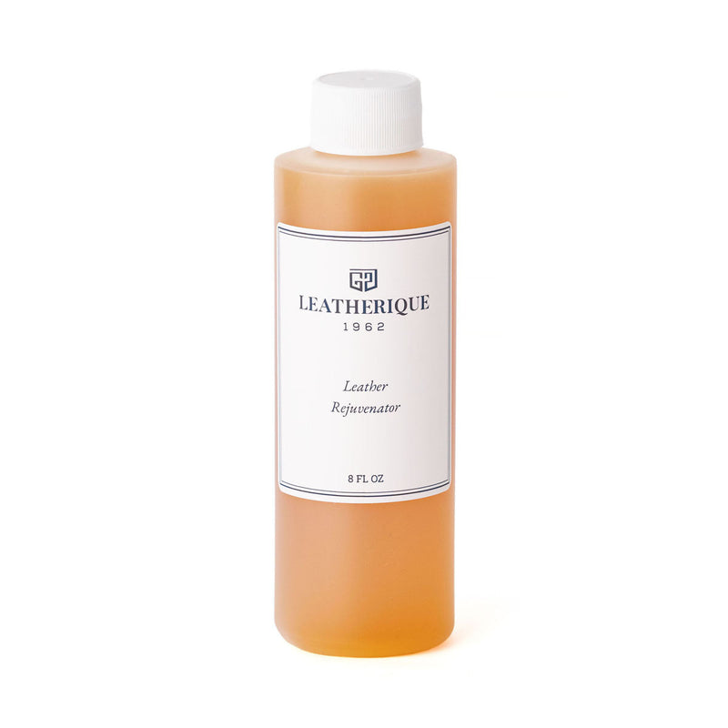 Butelka Leatherique Rejuvenator Oil o pojemności 236 ml (8 oz) na białym tle, etykieta z logo marki i oznaczeniem 8 FL OZ
