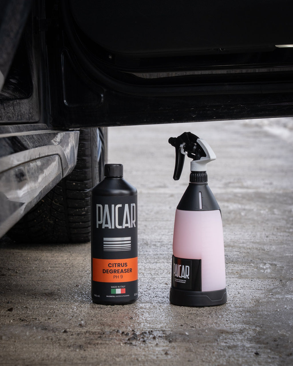 PAICAR Citrus Degreaser obok rozpylacza przy aucie, zdjęcie producenta